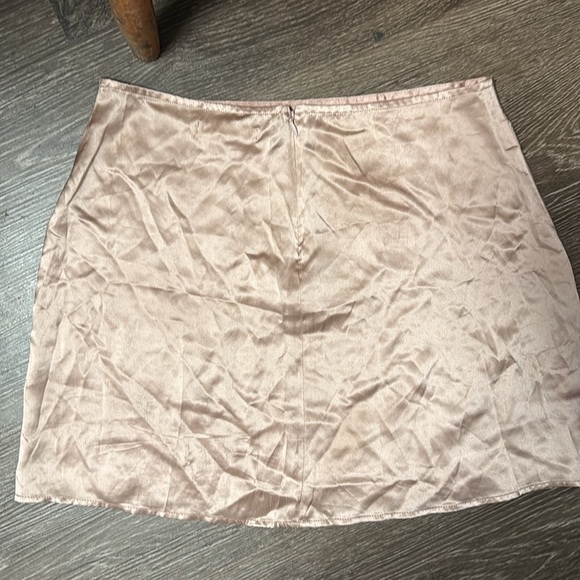 REFORMATION Robbie Silk Skirt in Blush size 8 100% silk - Picture 4 of 5